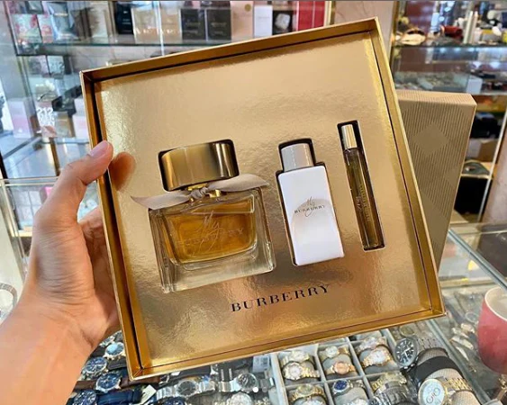 Burberry My Burberry Set For Women Eau De Parfum 90ml + Leite Corporal 75ml + Eau De Parfum 7.5ml Coffret - Image 2