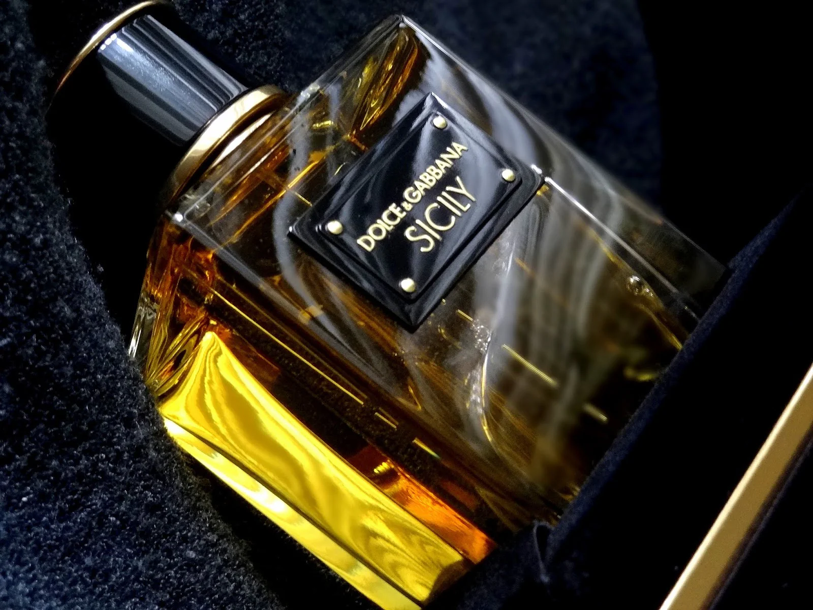 Dolce & Gabbana Velvet Sicily Eau De Parfum For Women 50ml - Image 3